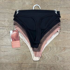 NWT Nearly Nude Thong 5 Pack Super Soft & Stretch Fabric Seamless Size Medium